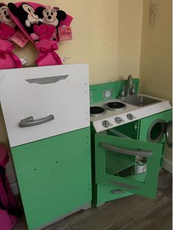 Play kitchen set