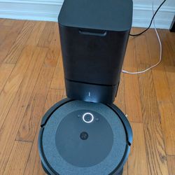 Roomba  i3 Self-Emptying Robot Vacuum