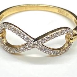 14k Yellow Gold Infinity Ring.  Size: 6 3/4 Grams 1.8