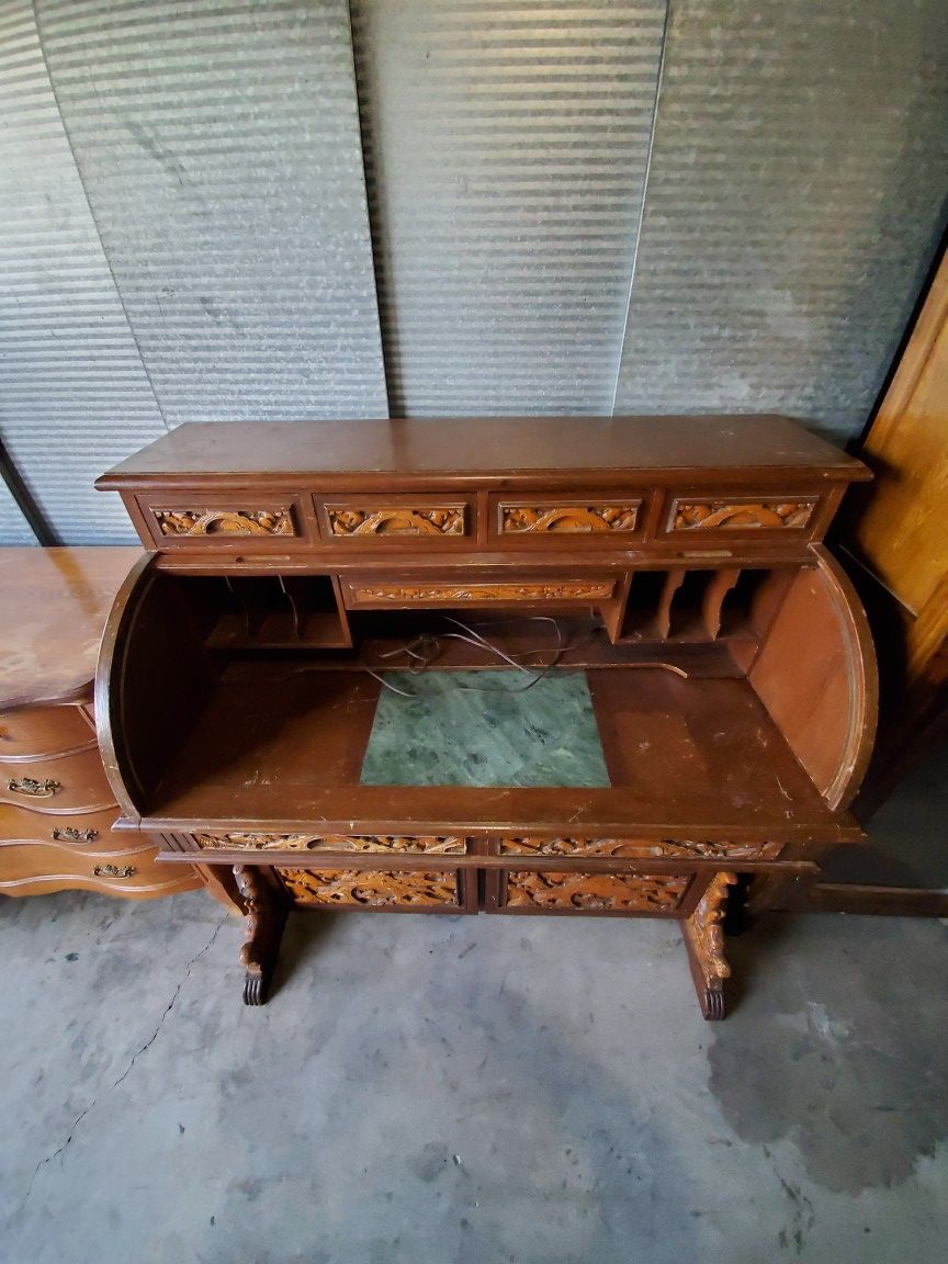 Antique roll top desk