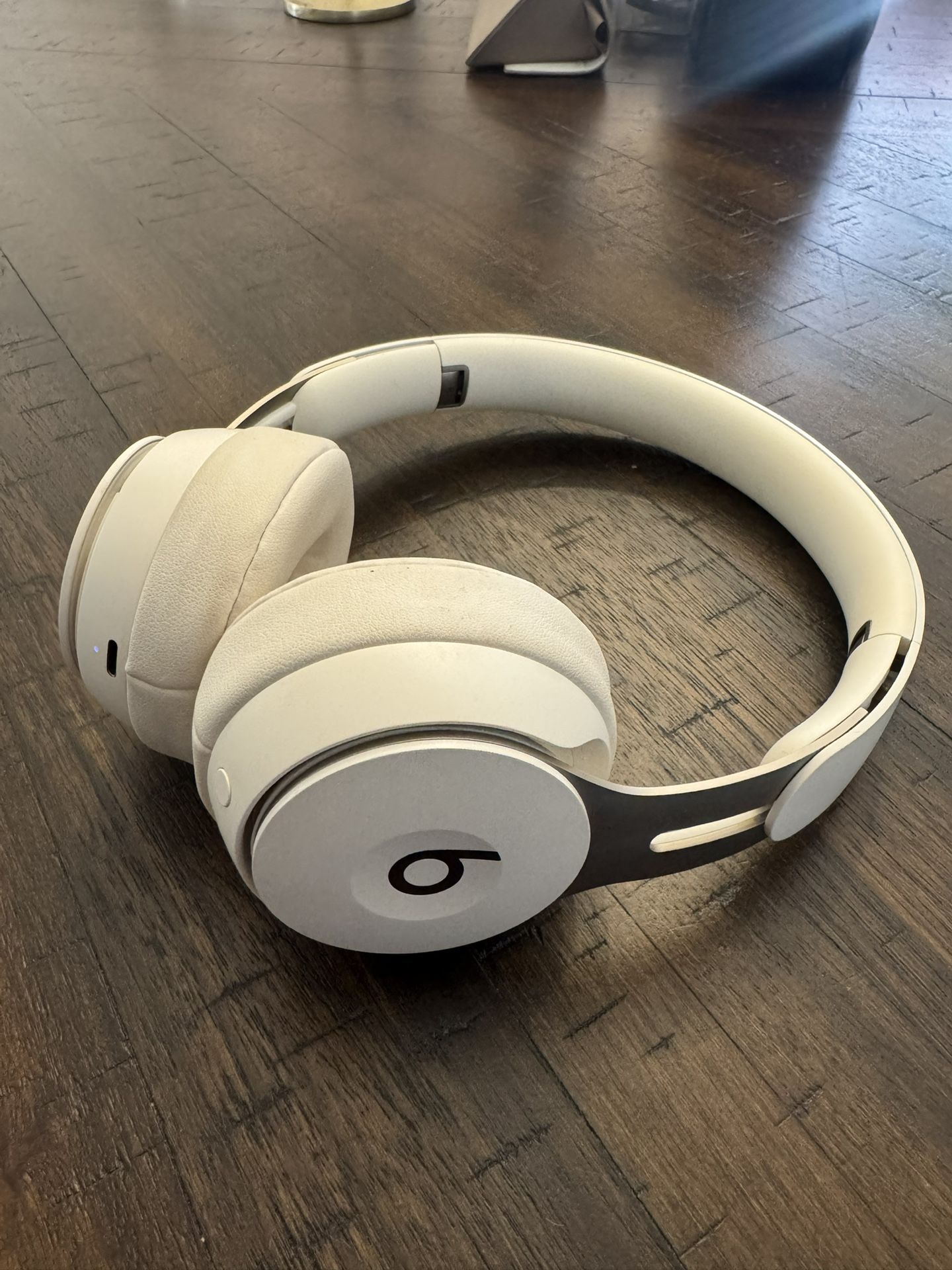 Beats Solo Pro Ivory