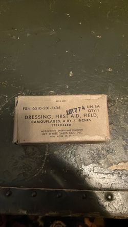(COME SEE) Original Vietnam war Field dressing