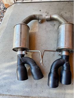 Roush axle back exhaust for mustang GT (One tip is damaged )