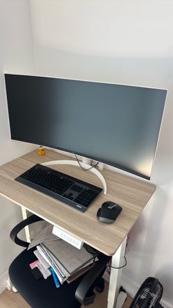 Desk top monitor, keyboard wireless, wireless mouse