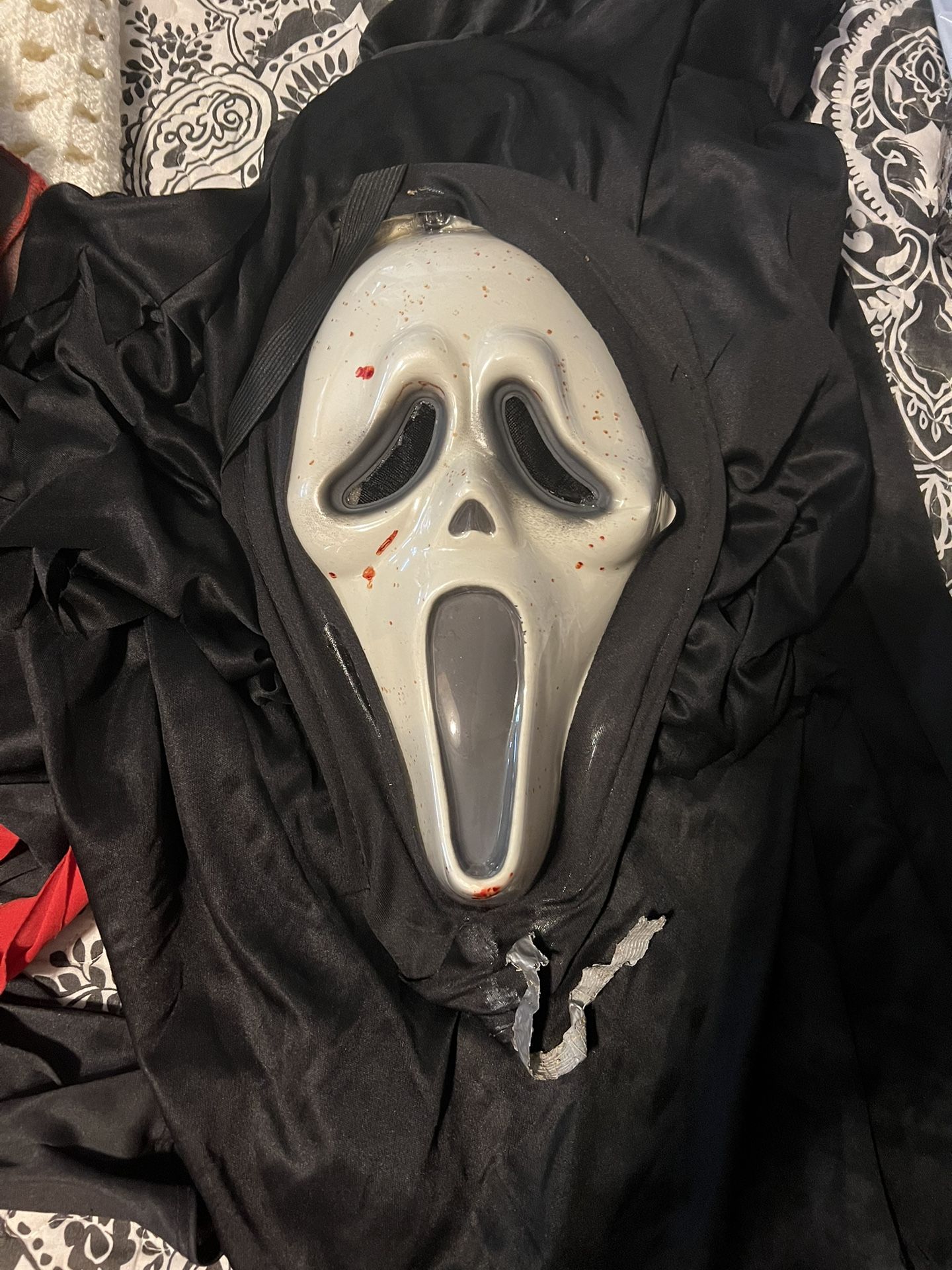 Scream Costume