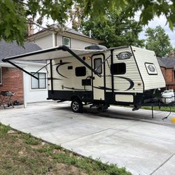 2018 Viking 17ft Travel Trailer LIKE NEW !!!