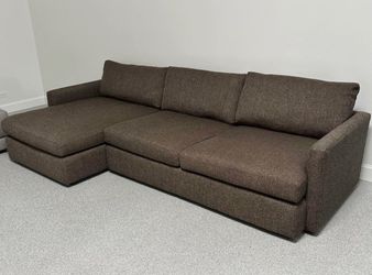 Like new crate and barrel deep seat sectional couch 🚚free delivery