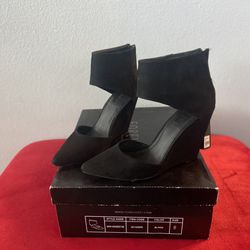 Forever 21 “Sweetie” Black Wedges/Sandals