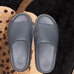 Yeezy Slides 