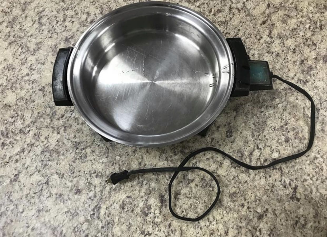 Stainless Steel Electric Pan with Variable Temperature Settings