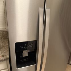 Whirl Pool Refrigerator 