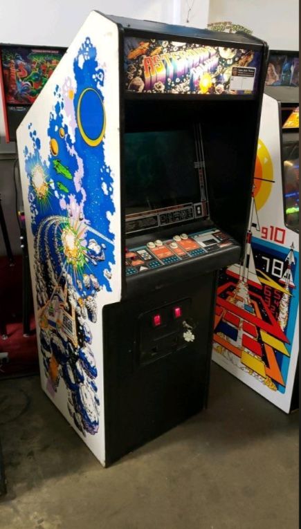 Asteroids Deluxe Arcade Cabinet