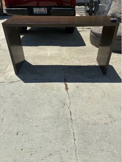 BEAUTIFUL DESK GOOD CONDITION HEAVY