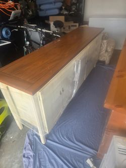 Beautiful cradenza/cabinet.