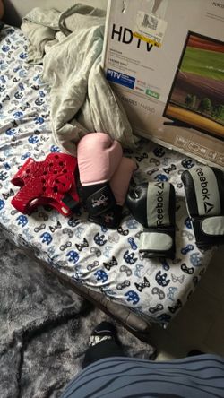 Boxing gloves