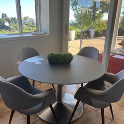 Breakfast Table And Chairs 