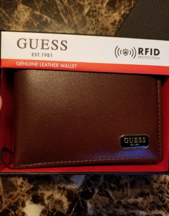 GUESS Men's Genuine Leather Wallet