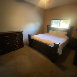 King Bedroom Set (4pc) + Mattress 
