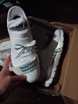 New woman's sketchers size 7