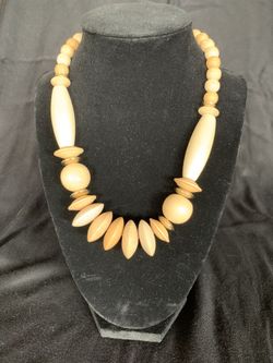 Costume jewelry necklace