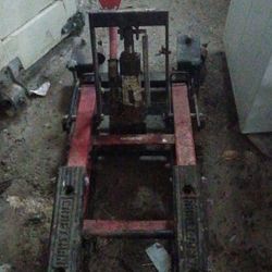 3/4 Ton Motorcycle Lift Dirty But Works Perfect. Best Offer