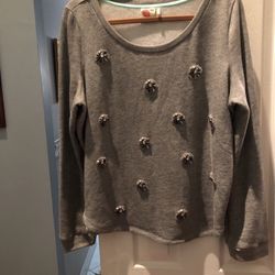 Sweatshirt  Fr Anthropologie .https://offerup.com/redirect/?o=TC5OZXc=