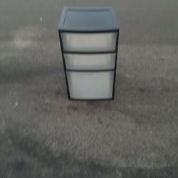 Sterilite 3 Tiered Dresser