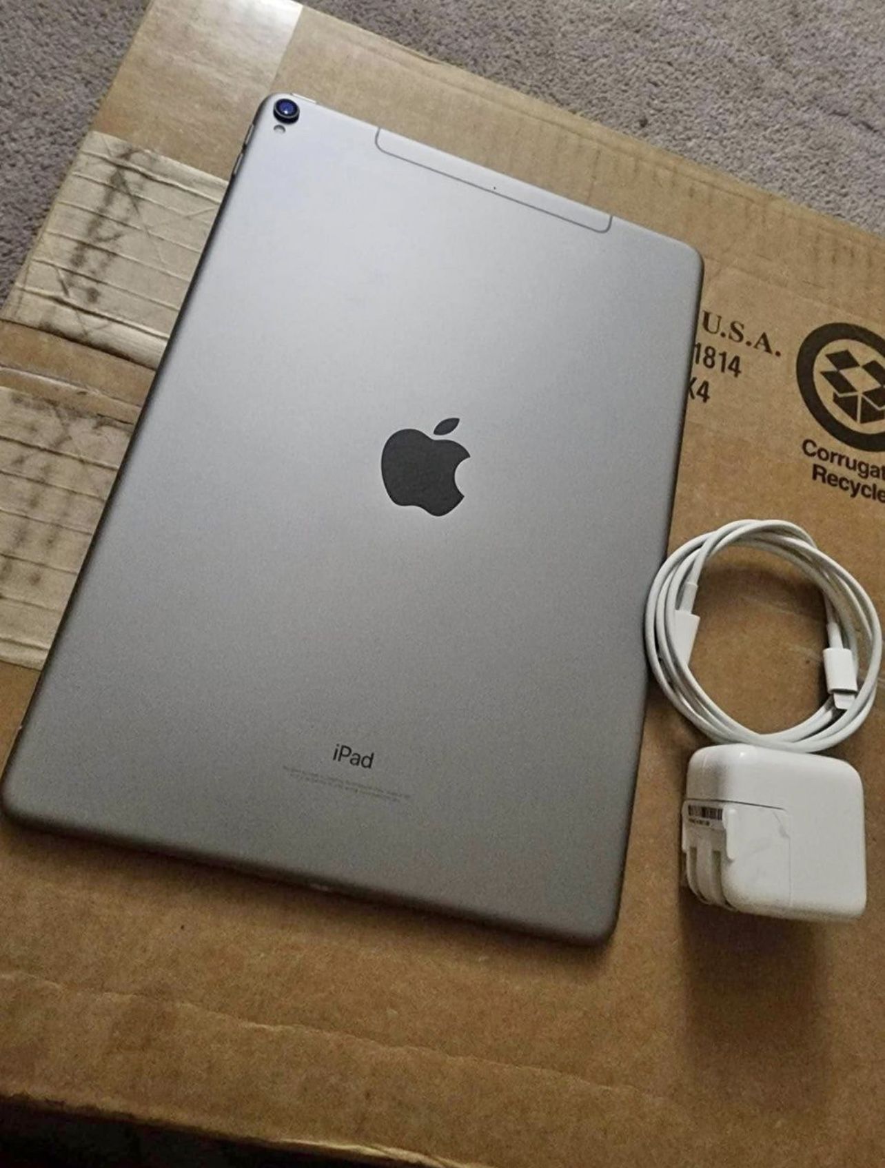 Apple iPad Pro 10.5 inch First generation Wifi + Cellular 512GB Unlocked