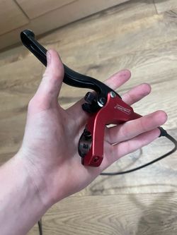 im selling these hydraulic brakes for 20$-25$