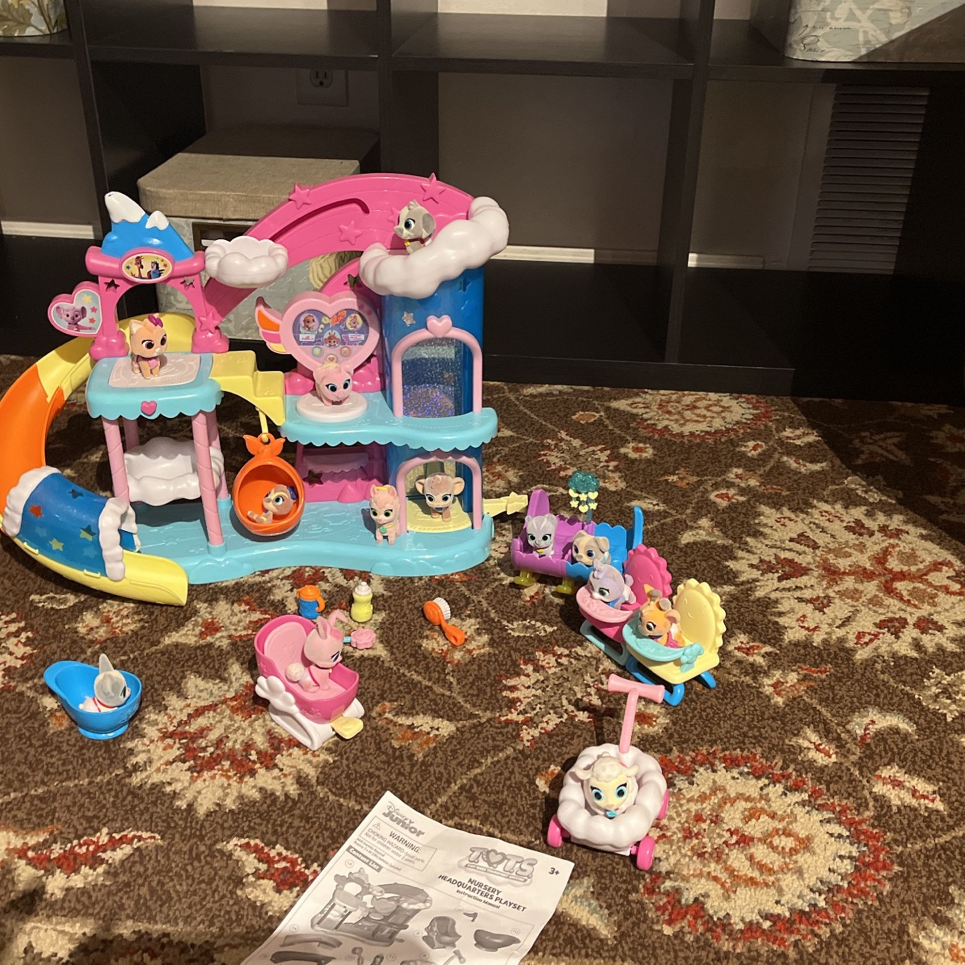 TOTS Disney Nursery Headquarters Play Set $ 12