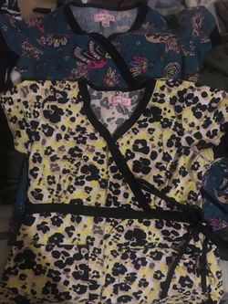 KOI SCRUB TOP SIZE SMALL