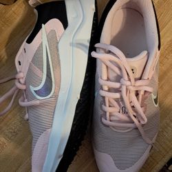 4.5Y Nike Tennis Shoes