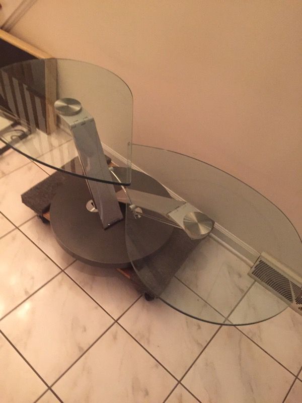 Hydraulic Glass cocktail table imported from Italy over $2200 new $450 or best offer chip on one of the glass corners otherwise perfect