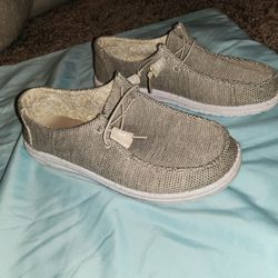 Women's Hey Dude Shoes, Size 8 for Sale in Davenport, IA - OfferUp
