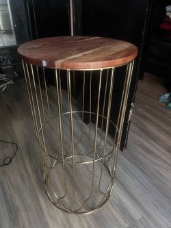 Modern Gold Metal Round Side Table with Wood Top * Round Accent Table – Gold Metal Base & Wood Top * Small End Table / Nightstand – Gold & Wood