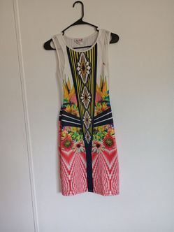 Sleeveless Multicolor Geo-Floral Midi Dress in White and Red Sz. M