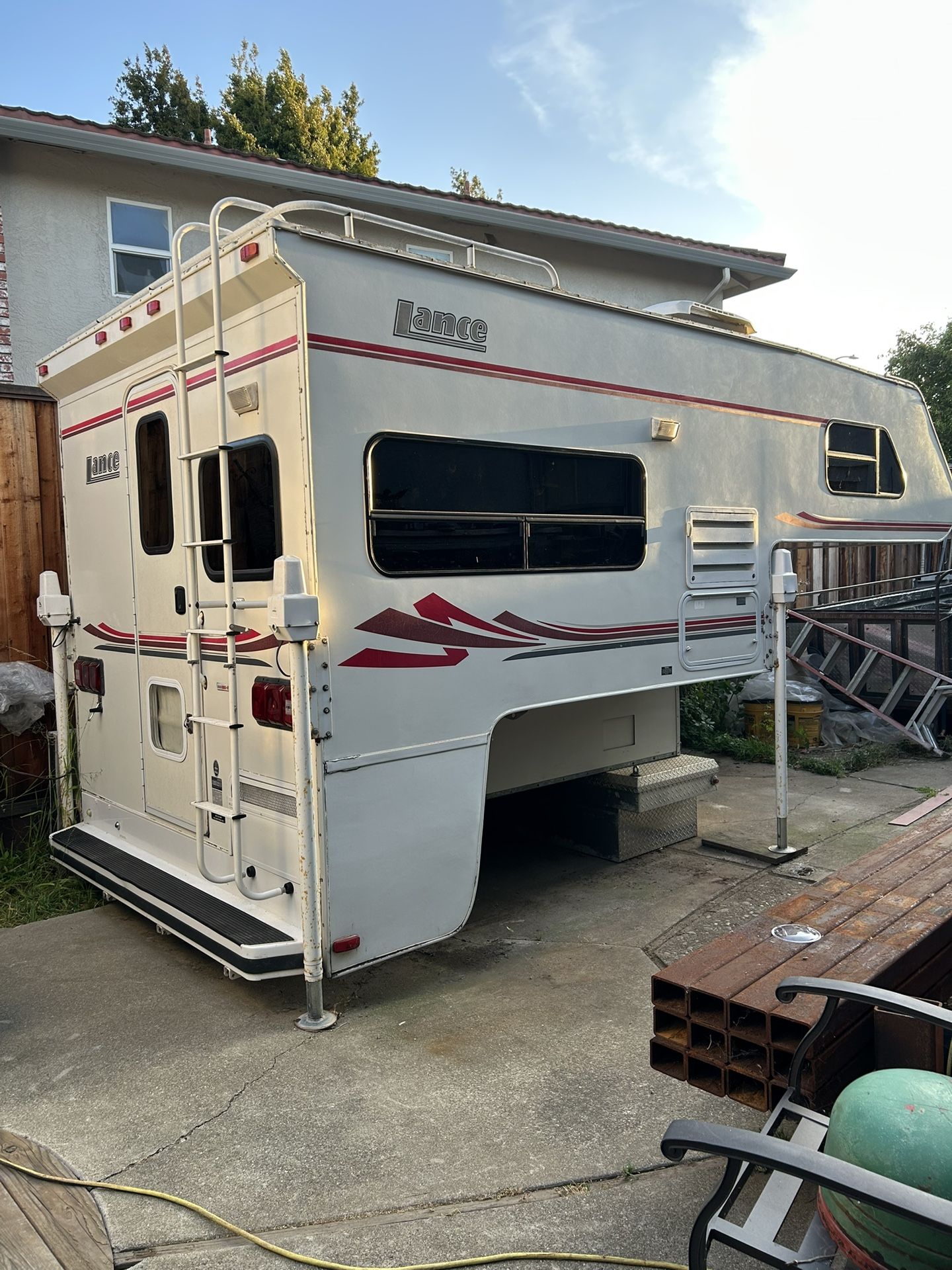 2001 Lance Cab over camper
