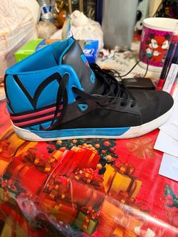 Adidas tennis shoes