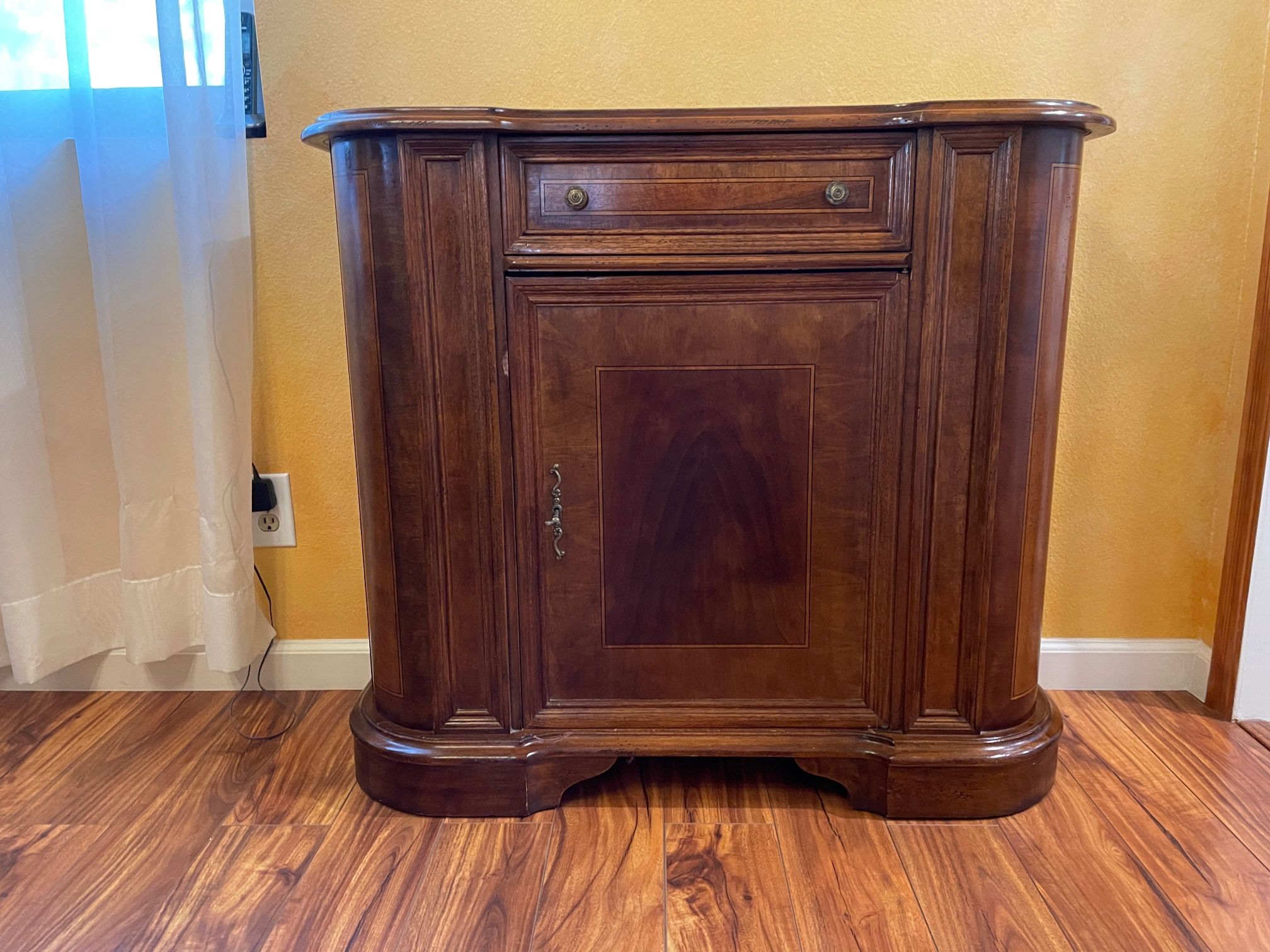 Italian Bar And Wine Cabinet 