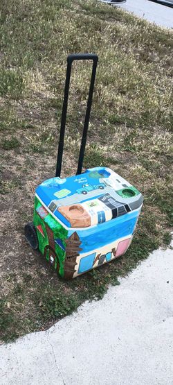 Ice chest cooler with wheels