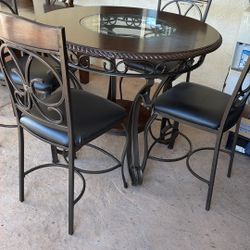 Dining Table And 4 Chairs 