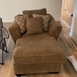 Chase Two Arm Lounger