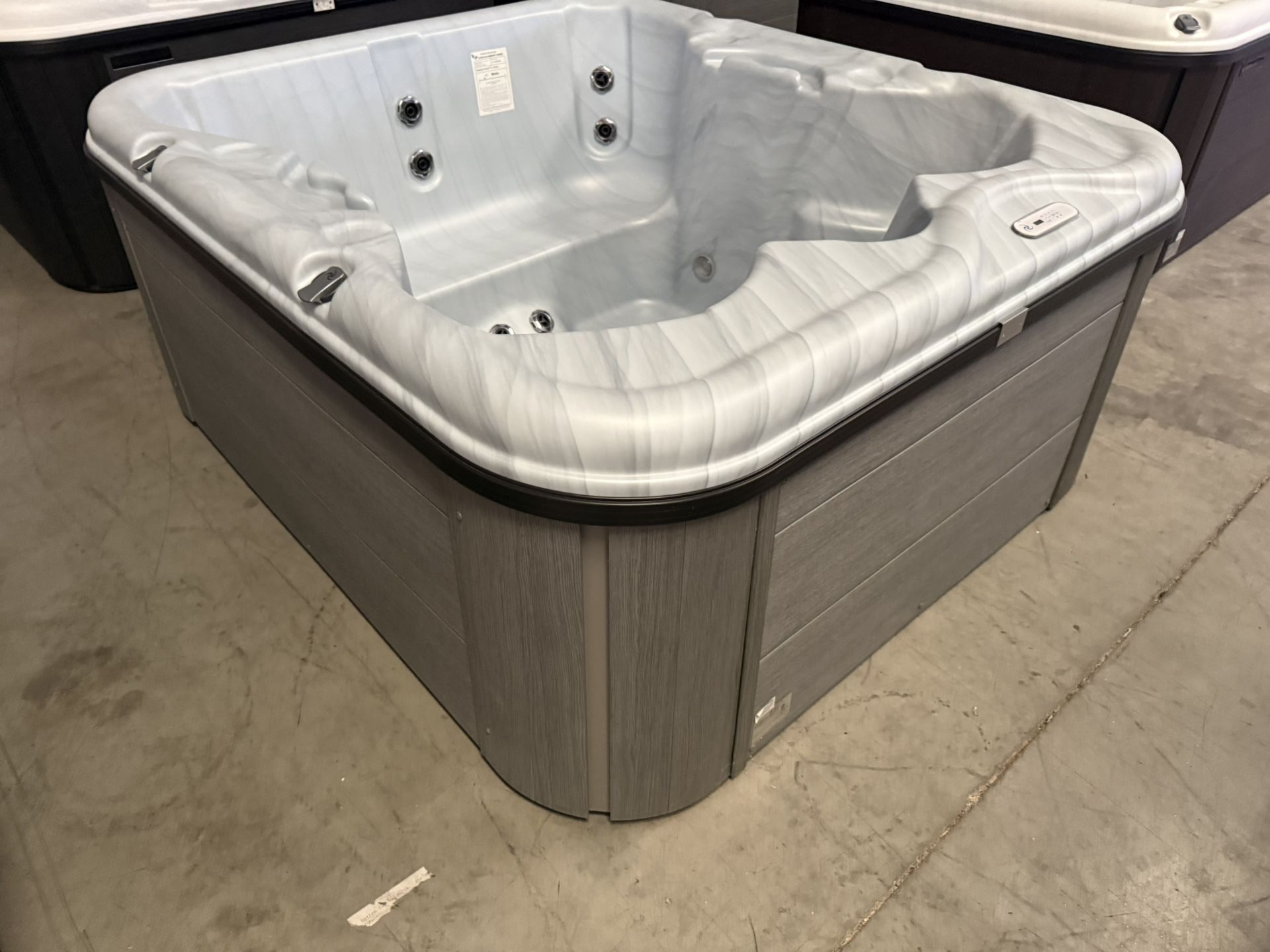 Hot Tub (Nordic Spas: Retreat MS)