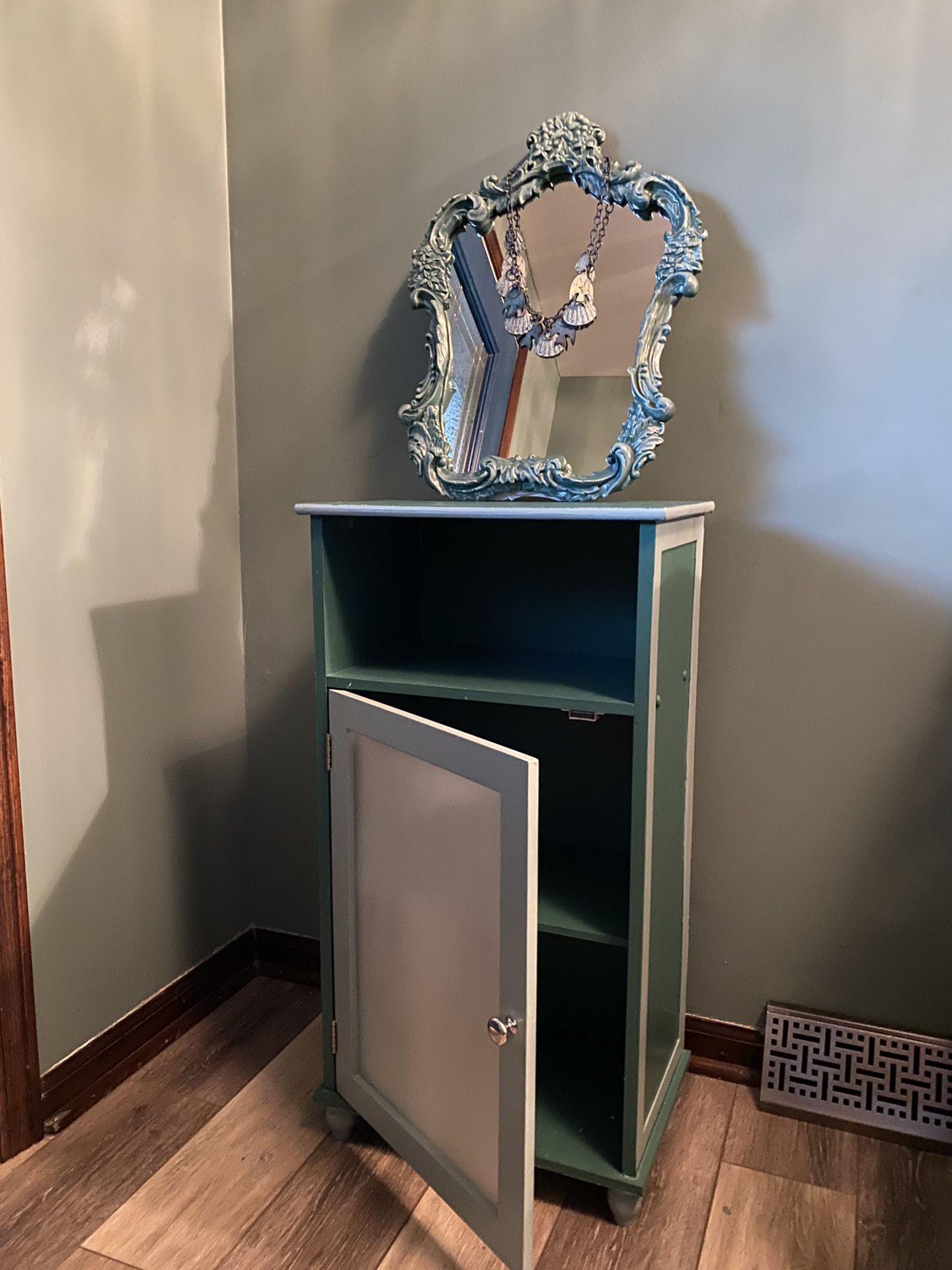 cabinet with or without decorative mirror