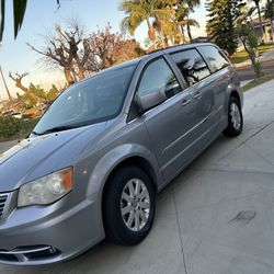2014 Chrysler Town And Country 7 Passenger Van