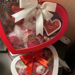 Valentines’s Heart Shape Chocolate & Flower Box