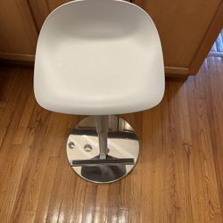 Set Of Three Barstools 