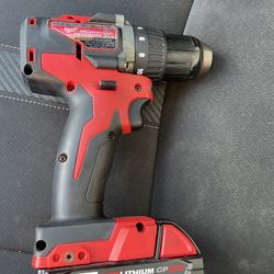 M18 Drill With Battery  Milwaukee 