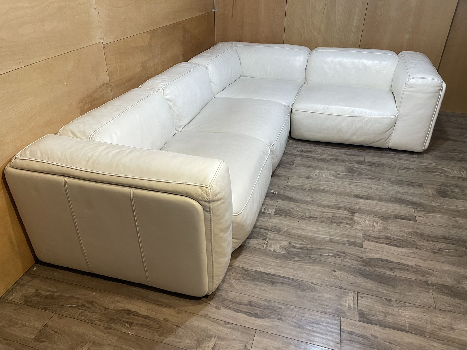 Luxury GENUINE LEATHER CUBICLES Sectional Sofa. 🛋✅💯❤️✈️