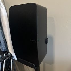 SONOS FIVE SPEAKER AND STAND 